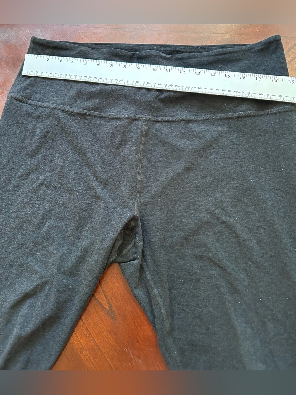 Beyond Yoga Plus-Size High-Rise Capri Leggings - Dark Charcoal size 3X - Picture 4 of 7
